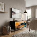 OMINOUS MOUNTAINS Kompaktní dvoudveřový TV stolek