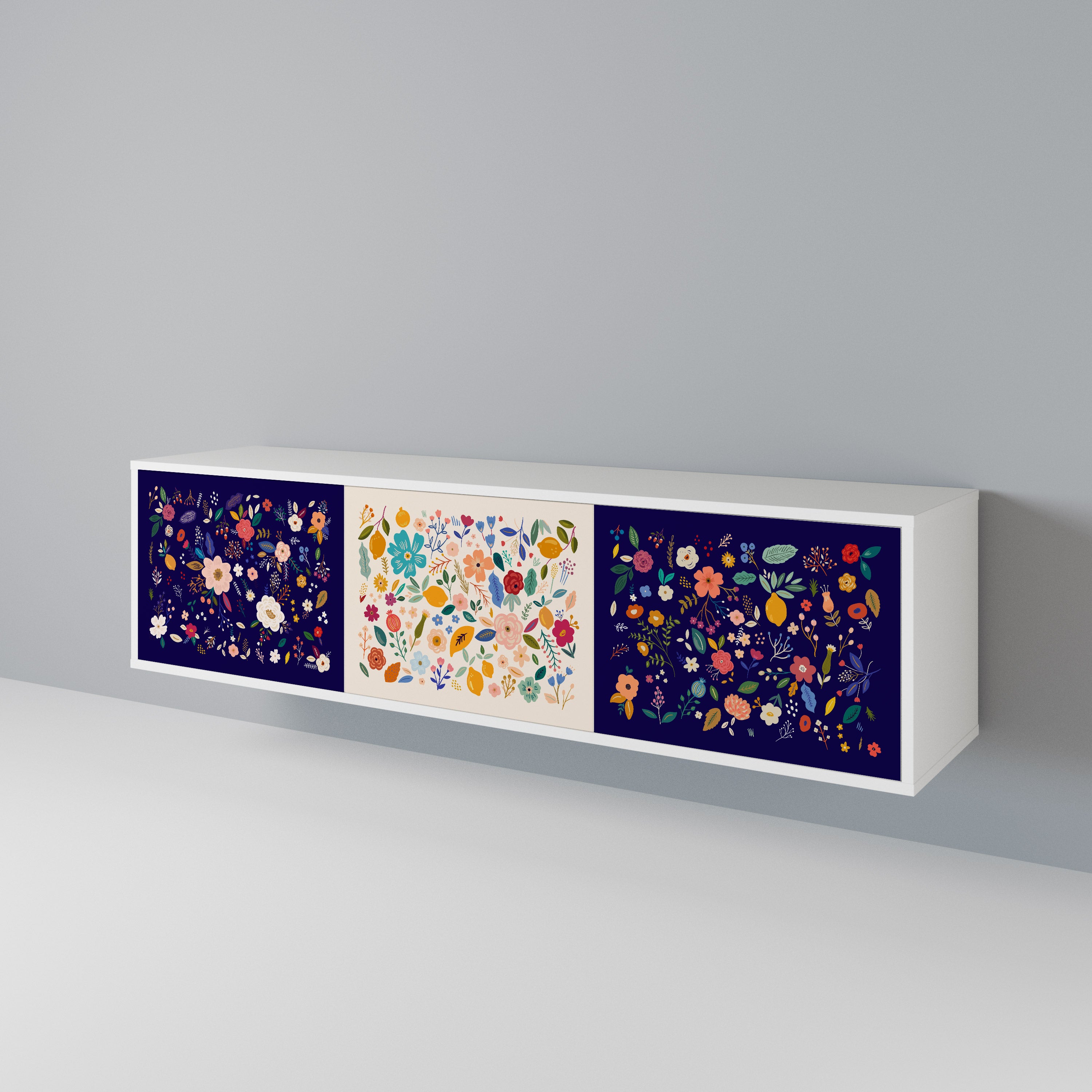 FLORAL COMBINATION Třídveřový TV stolek