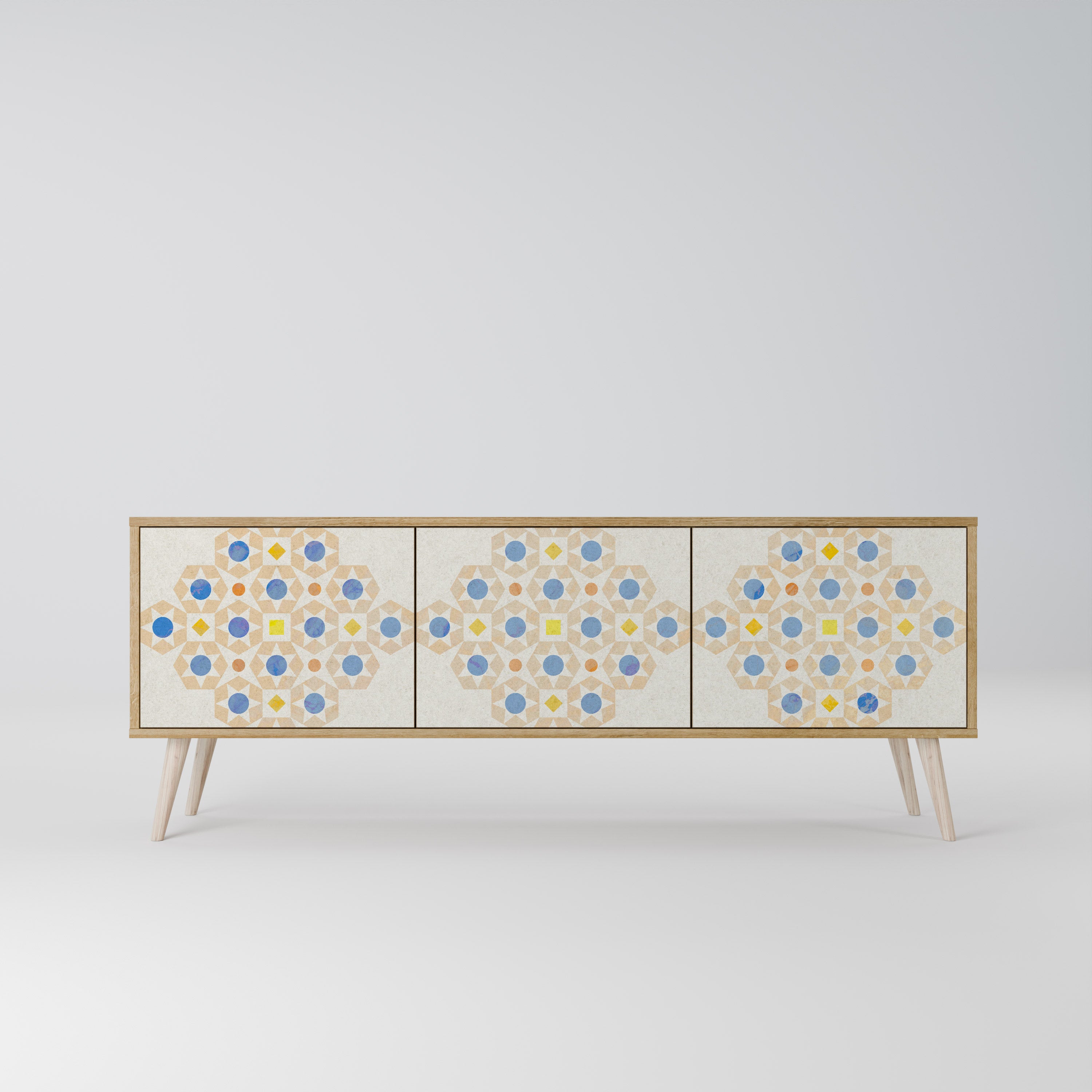 PATTERNED PRISM Třídveřový TV stolek
