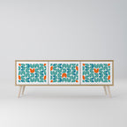 BE THE CHANGE Třídveřový TV stolek