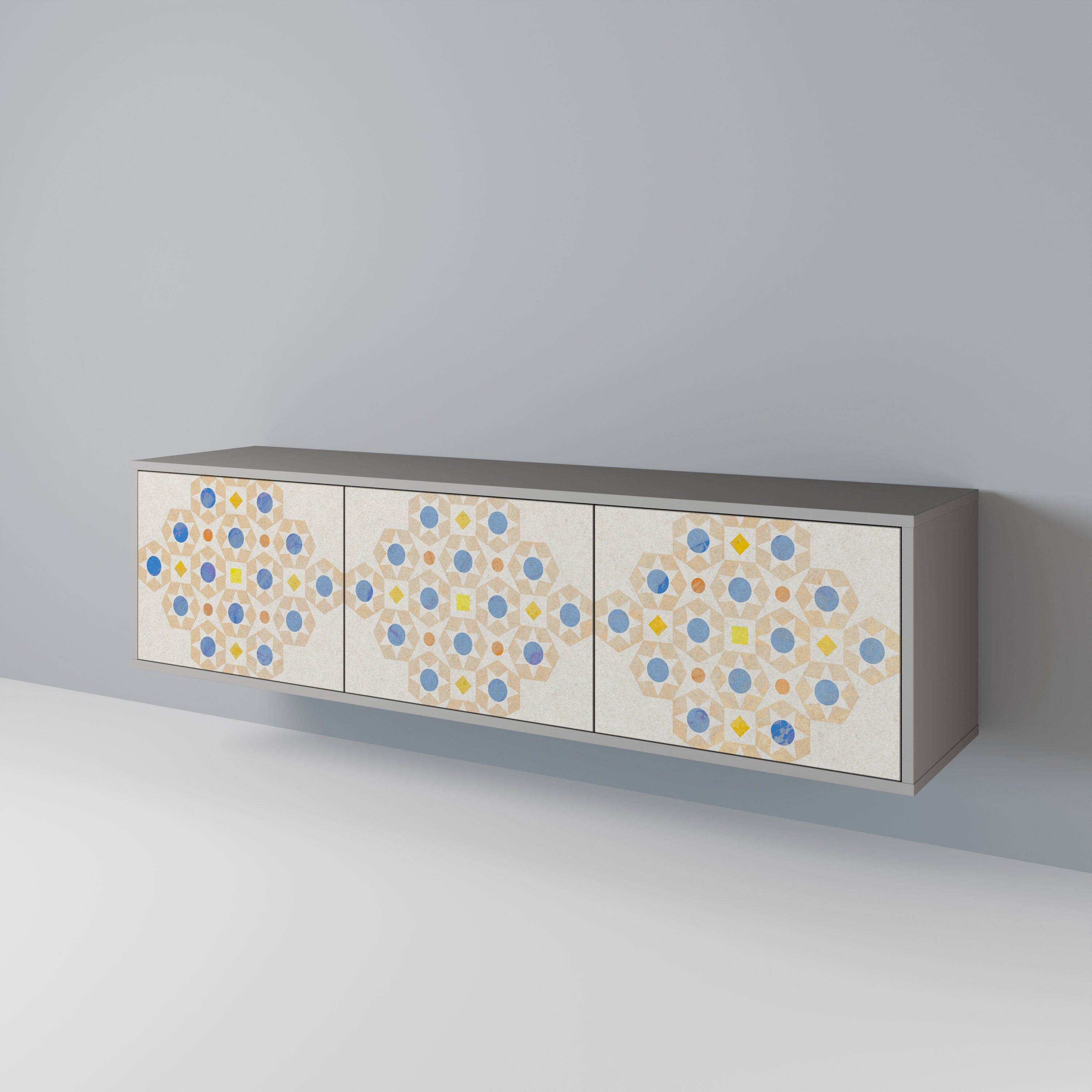 PATTERNED PRISM Třídveřový TV stolek