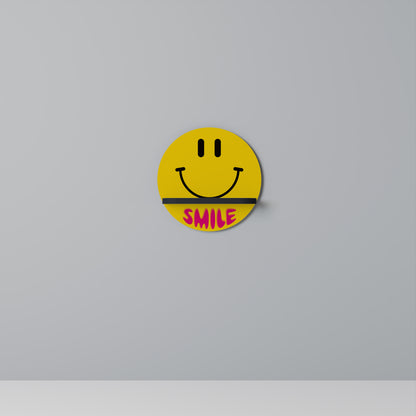 KEEP SMILING Designová police