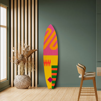 VIVID VIBRATIONS Dekorativní panel ve tvaru surfu