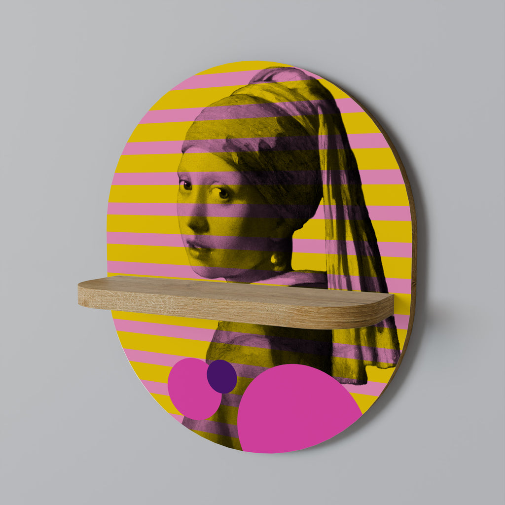 HER WITH A PEARL Designová police