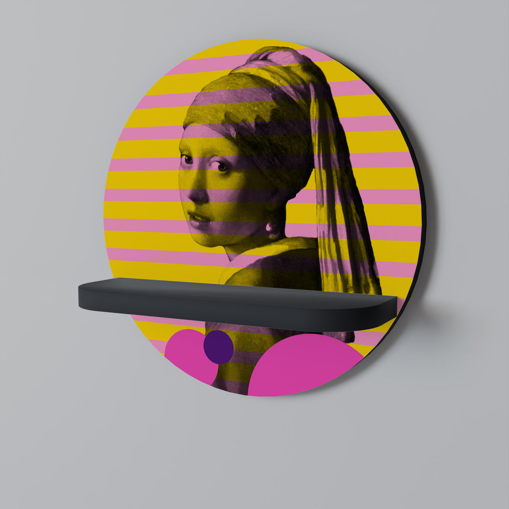 HER WITH A PEARL Designová police