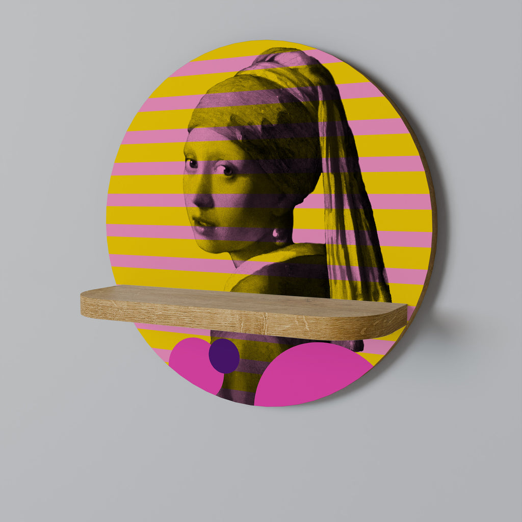 HER WITH A PEARL Designová police