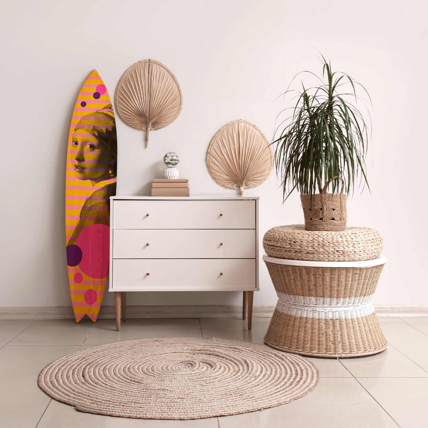 HER WITH A PEARL Dekorativní panel ve tvaru surfu