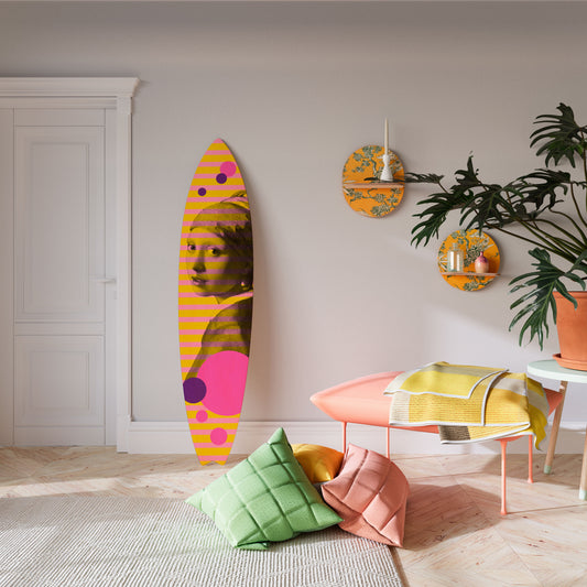 HER WITH A PEARL Dekorativní panel ve tvaru surfu