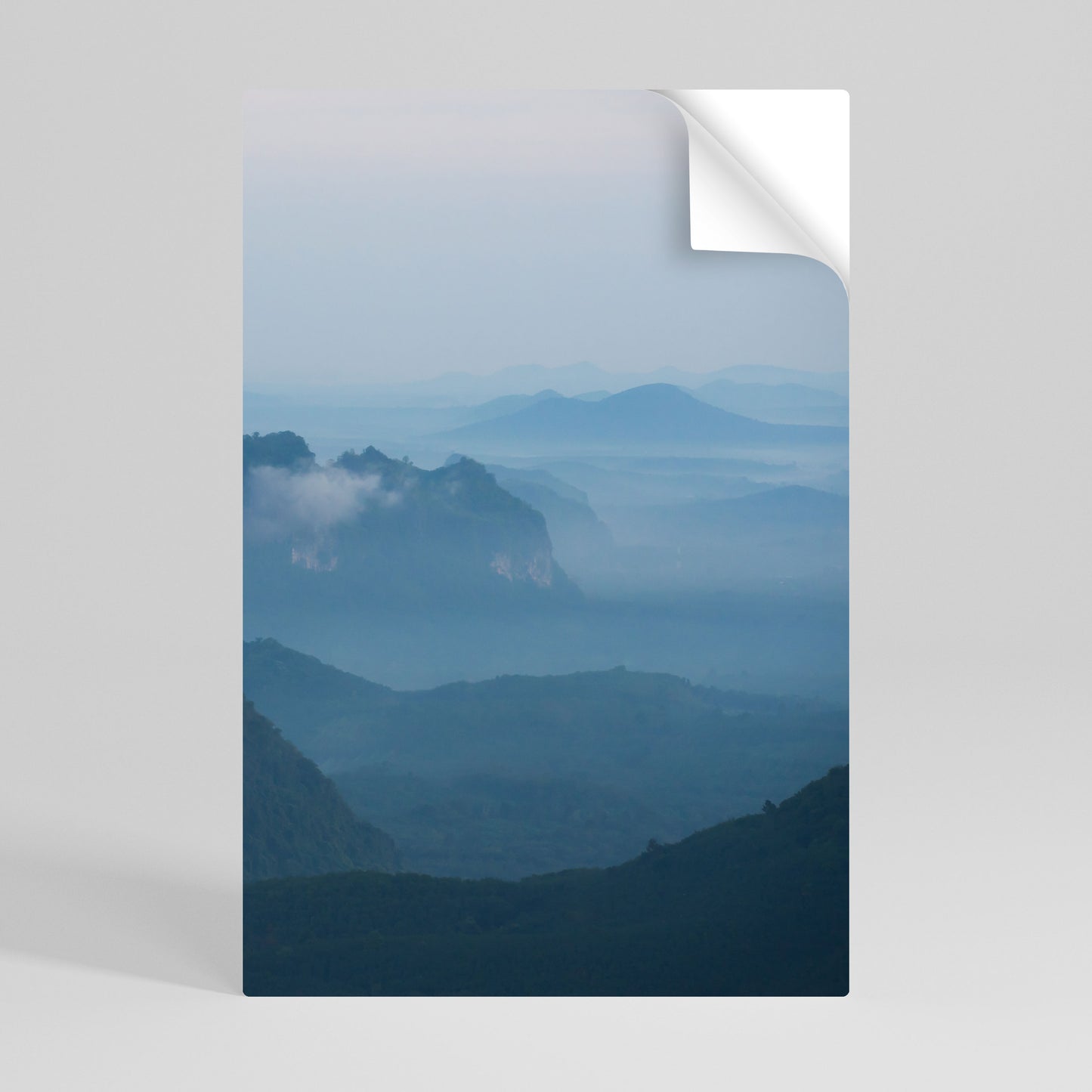 MISTY MOUNTAIN WHISPER Svislý samolepicí plakát