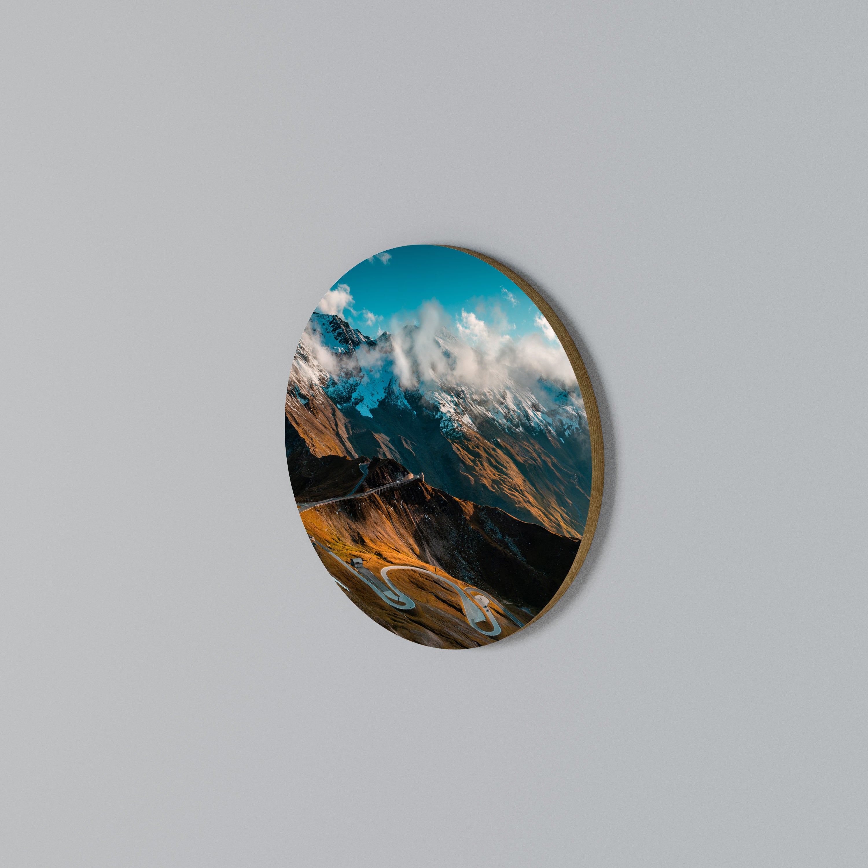 MOUNTAIN SERPENTINE Round Wall Art