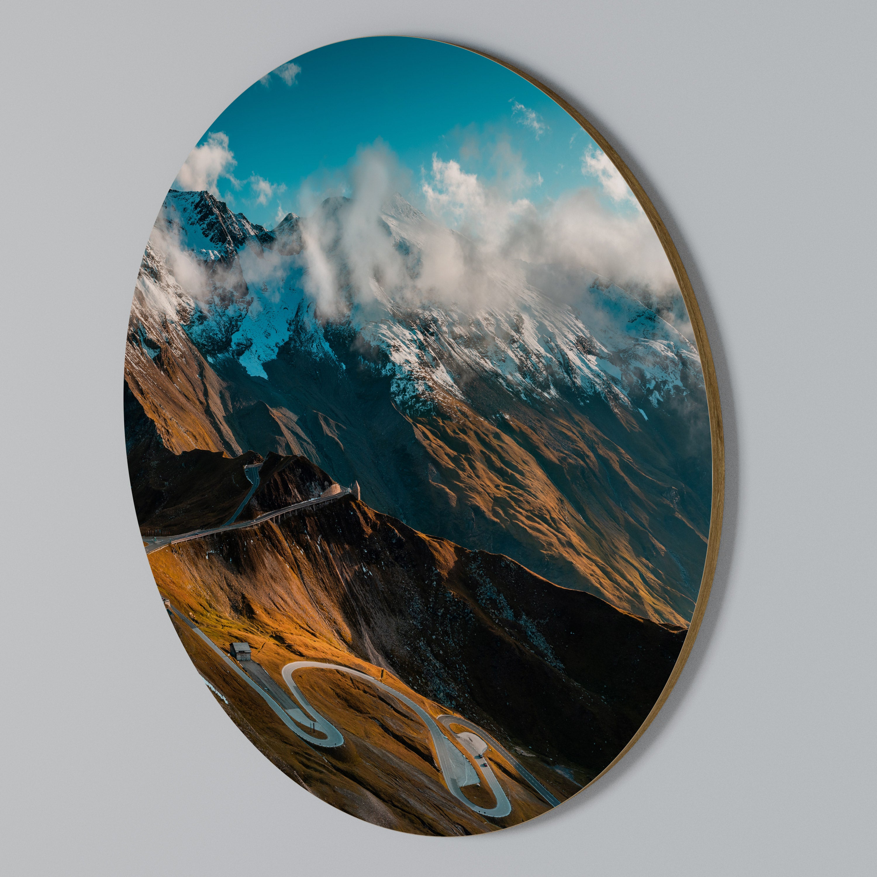 MOUNTAIN SERPENTINE Round Wall Art