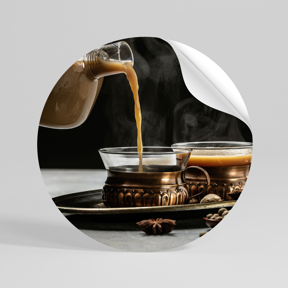 STEAMING SIPS OF SERENITY Kulatá samolepka