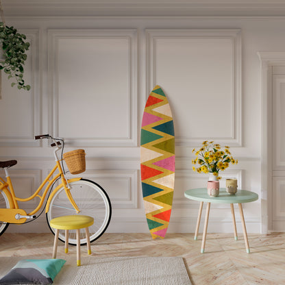 COLORFUL TRIANGLES Dekorativní panel ve tvaru surfu