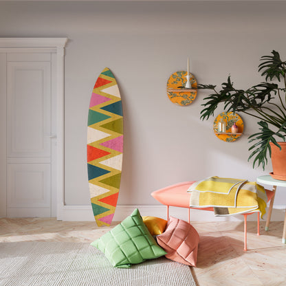 COLORFUL TRIANGLES Dekorativní panel ve tvaru surfu
