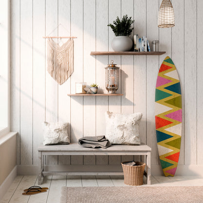 COLORFUL TRIANGLES Dekorativní panel ve tvaru surfu