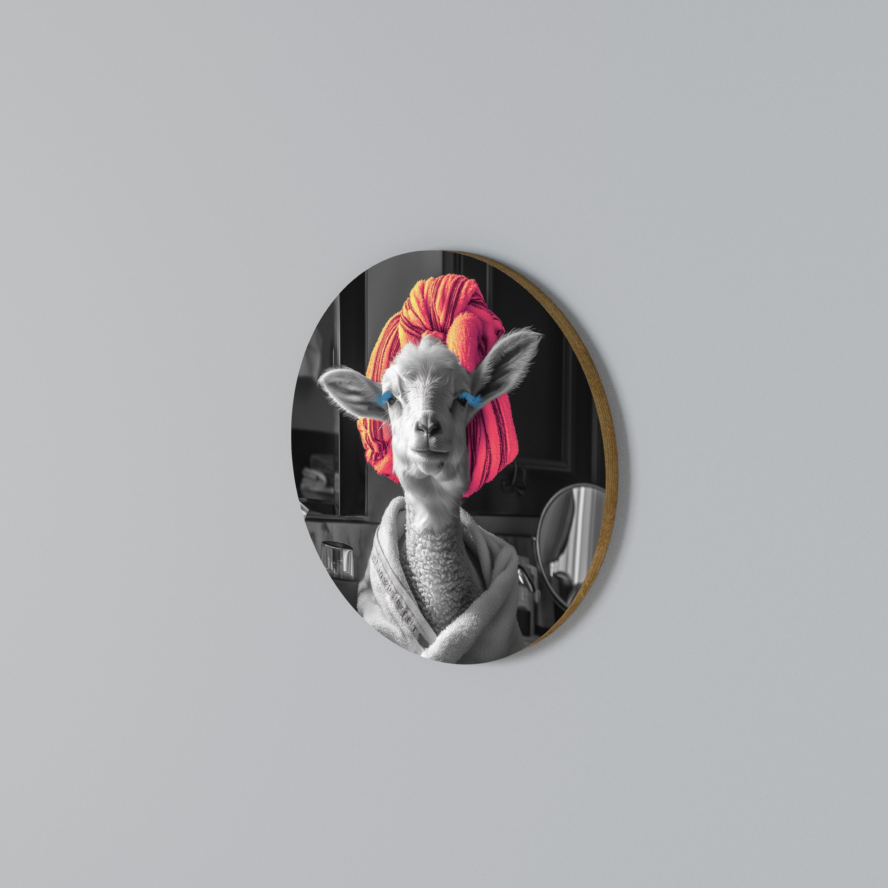 COUTURE CUDDLE Round Wall Art