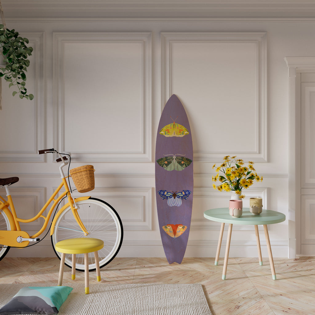 MOTH INTO THE FLAME Dekorativní panel ve tvaru surfu