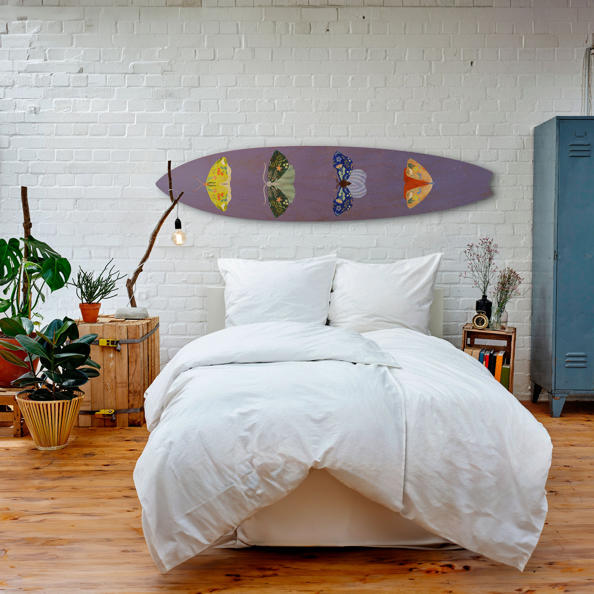 MOTH INTO THE FLAME Dekorativní panel ve tvaru surfu