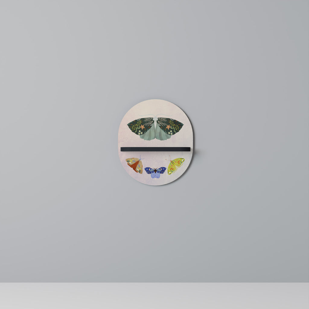 MOTH INTO THE LIGHT Designová police