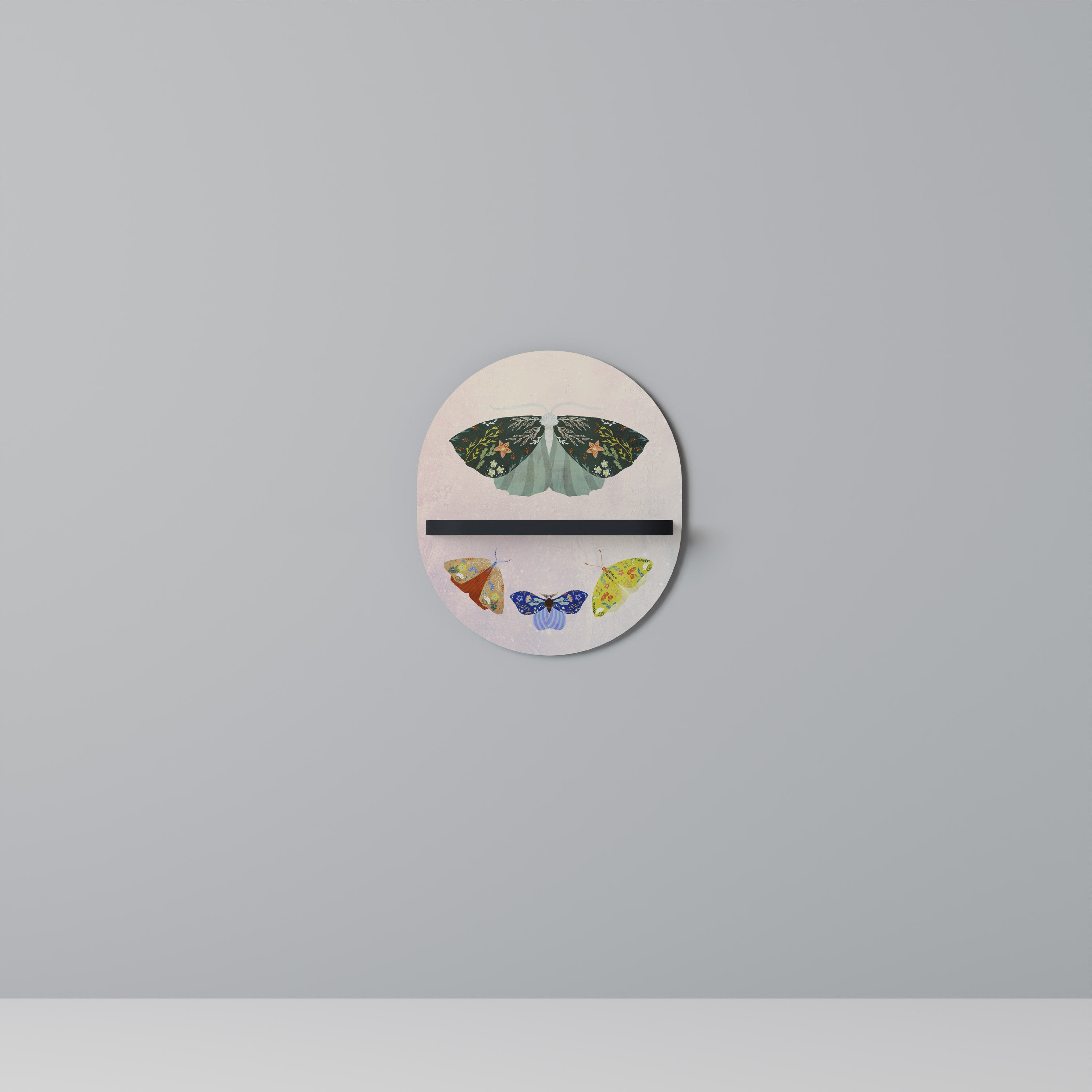 MOTH INTO THE LIGHT Designová police