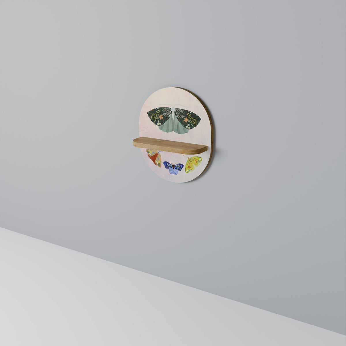 MOTH INTO THE LIGHT Designová police