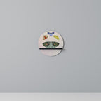 MOTH INTO THE LIGHT Designová police