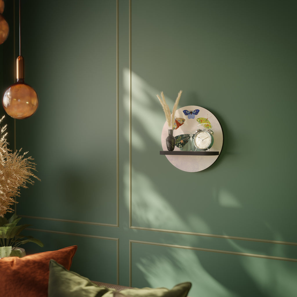 MOTH INTO THE LIGHT Designová police