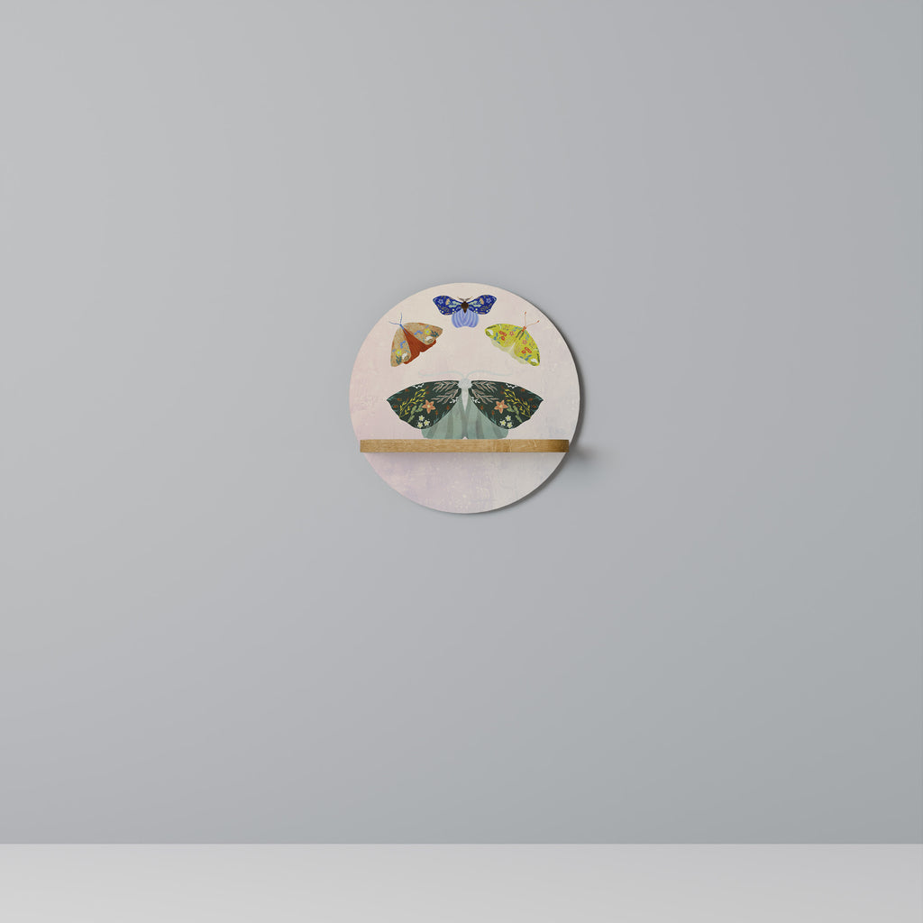 MOTH INTO THE LIGHT Designová police