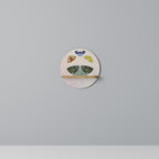 MOTH INTO THE LIGHT Designová police