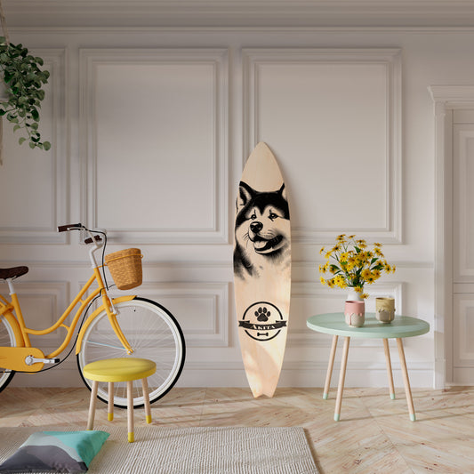 AKITA DOG Dekorativní panel ve tvaru surfu
